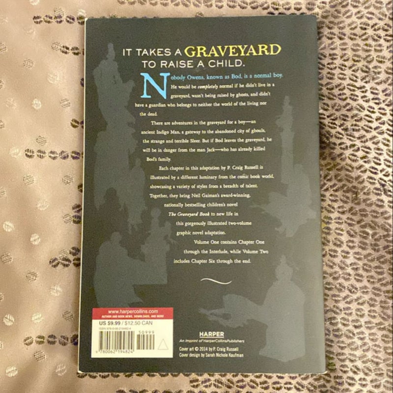 The Graveyard Book Graphic Novel: Volume 1