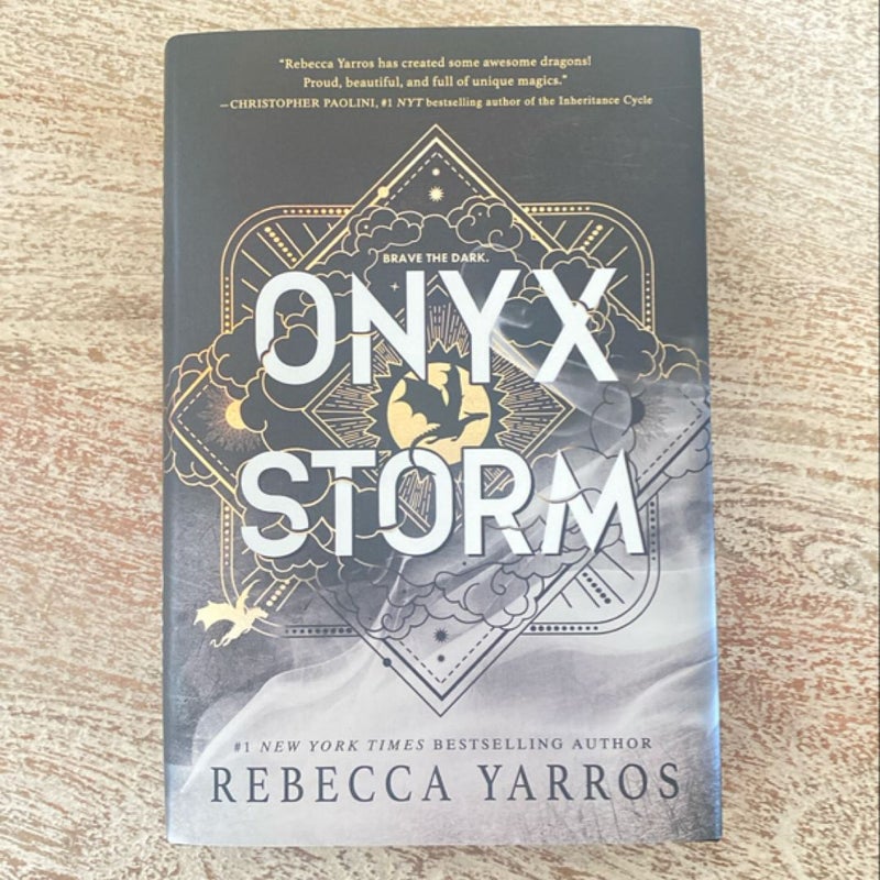 Onyx Storm (Standard Edition)