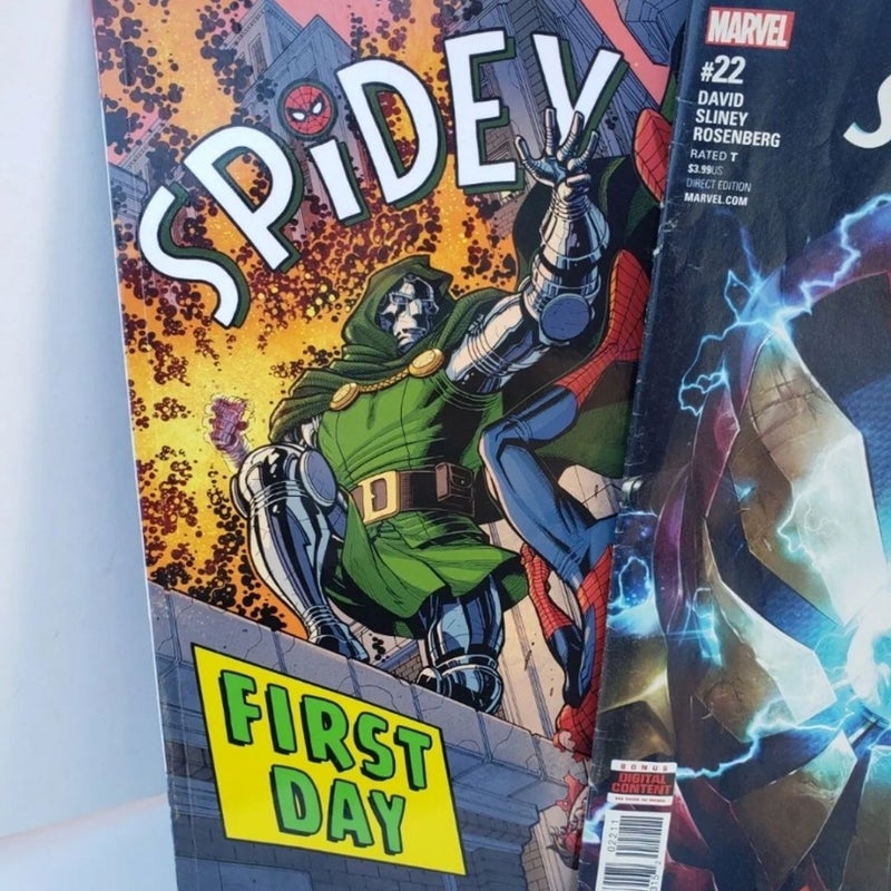 Comic Book Lot Of 3 Hulk, Spiderman and Marvel Spidey Book