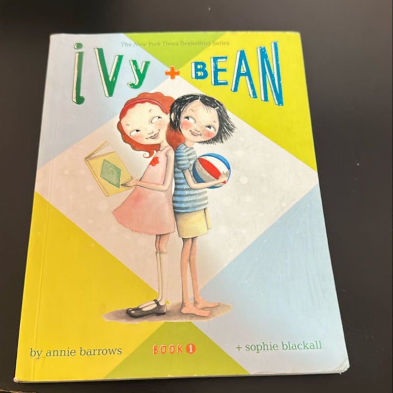 Ivy and Bean - Book 1 (Ivy and Bean Books, Books for Elementary School)