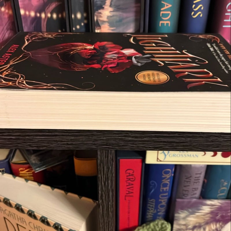 Lightlark (the Lightlark Saga Book 1)