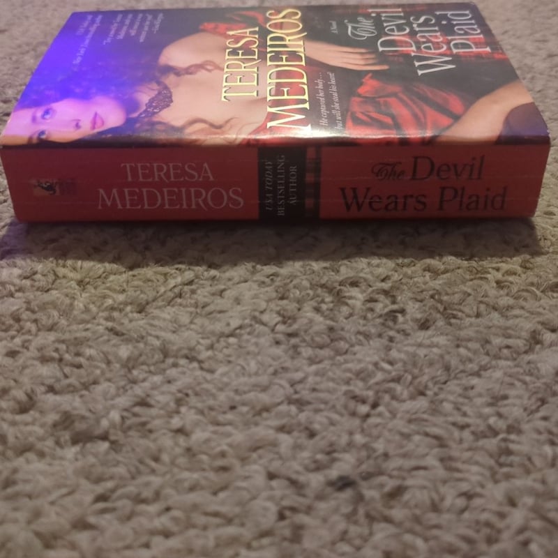 The Devil Wears Plaid by Teresa Medeiros, Paperback | Pangobooks