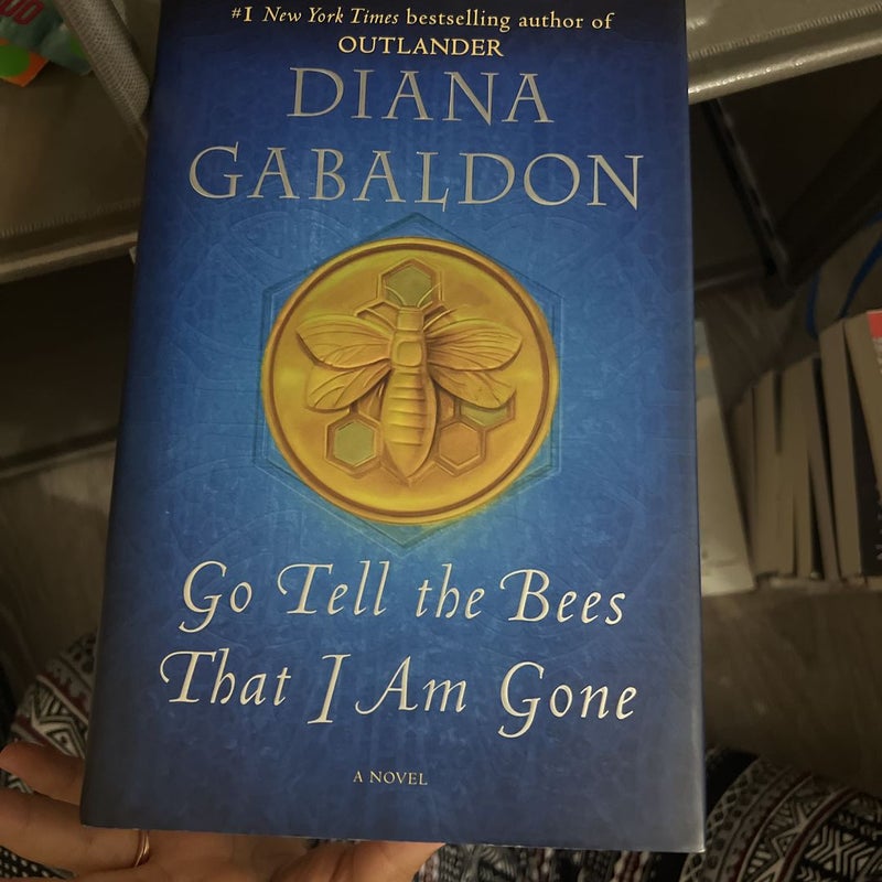 Go Tell the Bees That I Am Gone: A Novel (Outlander)