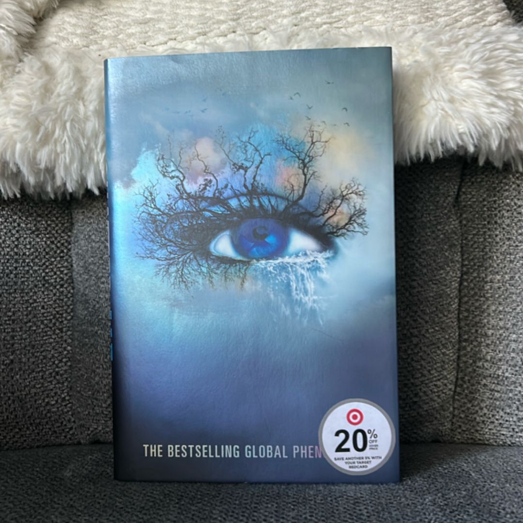 Shatter Me Collector's Deluxe Limited Edition