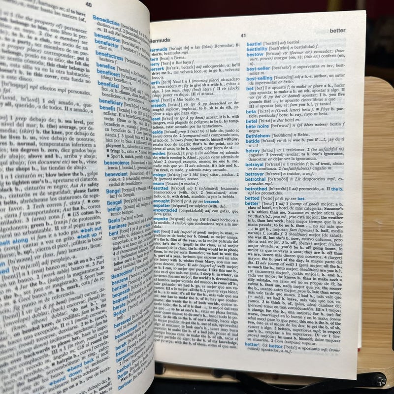 Harrap's Concise Spanish Dictionary 