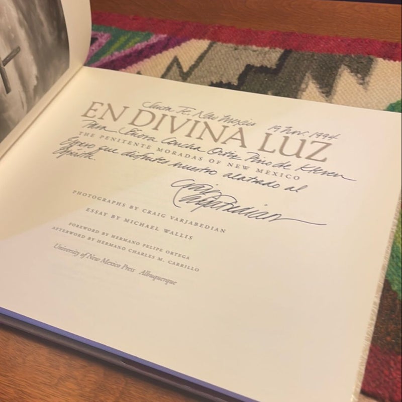 En Divina Luz (signed 1st edition)