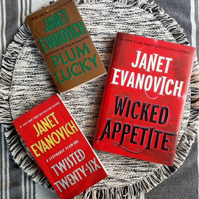 Janet Evanovich book bundle of 3