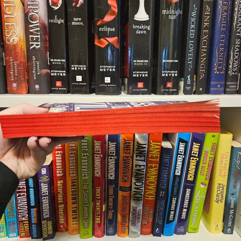 Assistant to the Villain First Edition