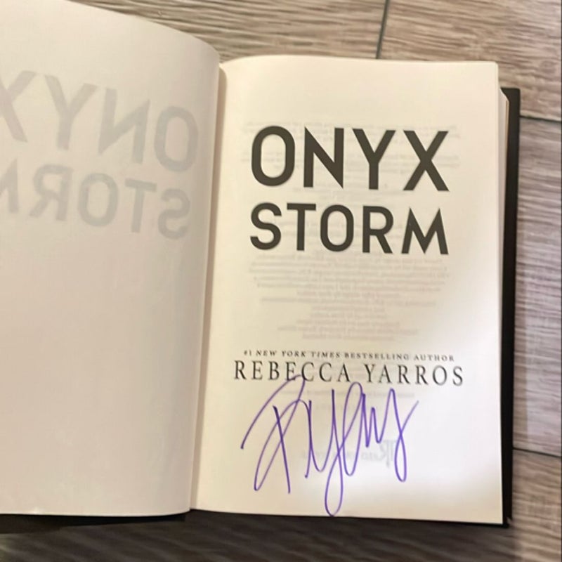 SIGNED Onyx Storm (Standard Edition)