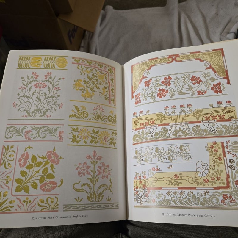 300 Art Nouveau Designs and Motifs in Full Color