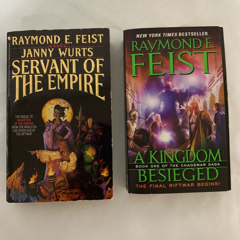  lot of 2 Raymond Feist Paperback Books, a kingdom besieged and Janny Wurts. A Kingdom Besieged, Servant of the empire 