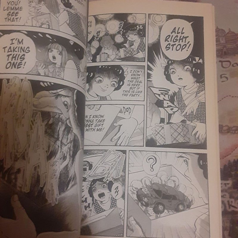 Presents #1 (DC Comics CMX manga 2007) Horror By Kanako Inuki. Small crease on front cover.
In English.  Rated mature for gore. Out of print. 
Published by CMX, DC COMICS short lived manga imprint. 
  Good shape =)