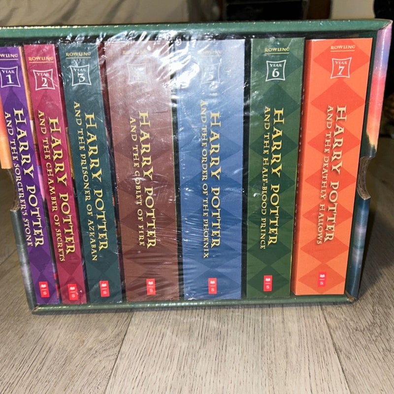 Harry Potter Series Box Set (Harry Potter, #1-7) by J.K. Rowling