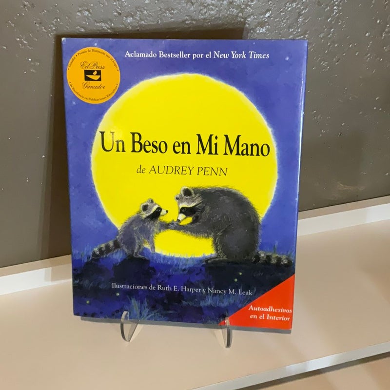 Un beso en mi mano (The Kissing Hand Series) (Spanish Edition)