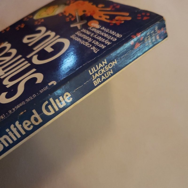 The Cat Who Sniffed Glue