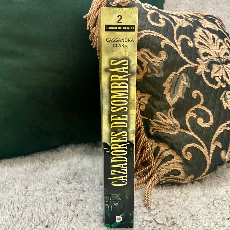 Cazadores De Sombras 2. Ciudad de Ceniza (City of Ashes #2 Spanish Edition) 