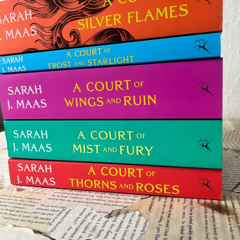 A Court of Thorns and Roses By Sarah J. Maas Paperback