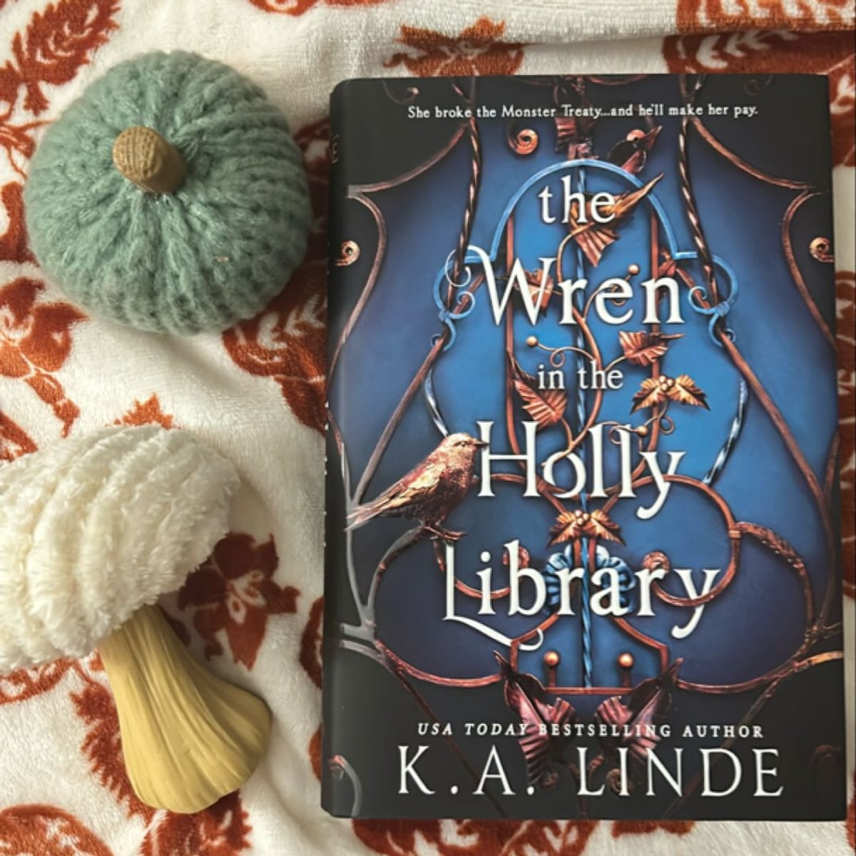 The Wren in the Holly Library (Deluxe Limited Edition) by K. A. Linde ...