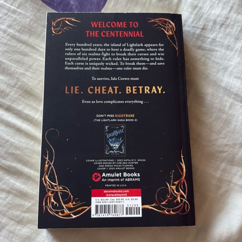 Lightlark (the Lightlark Saga Book 1)