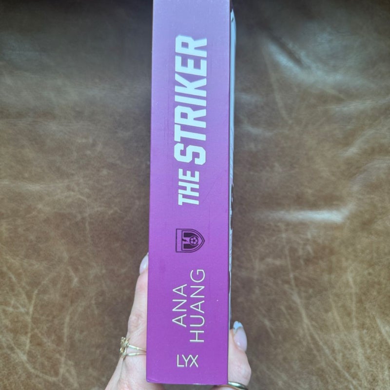 The Striker by Ana Huang German Special Edition