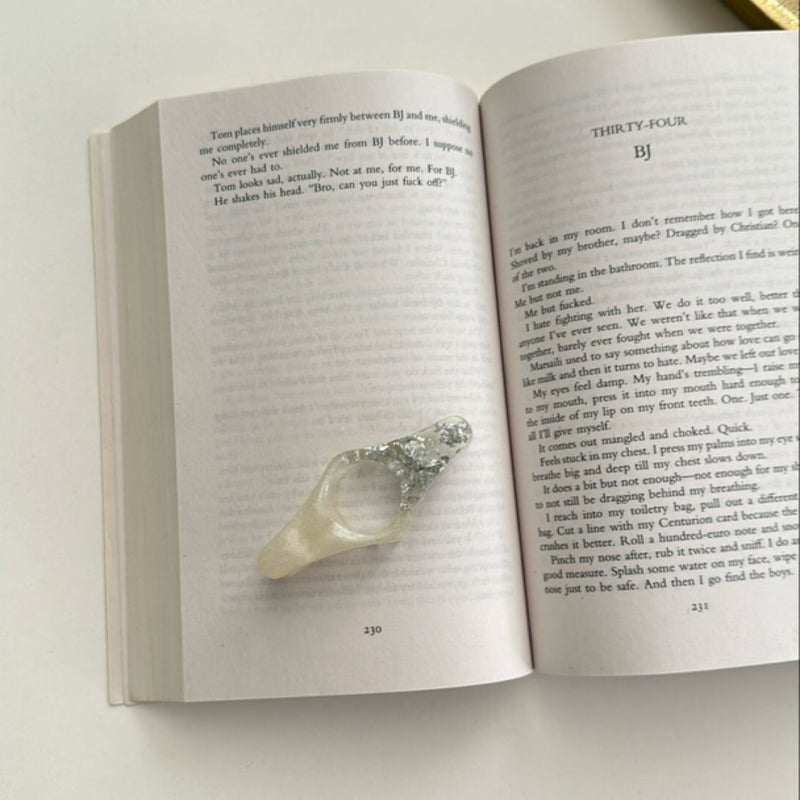 book/thumb/page holder - white glitter + silver 🤍