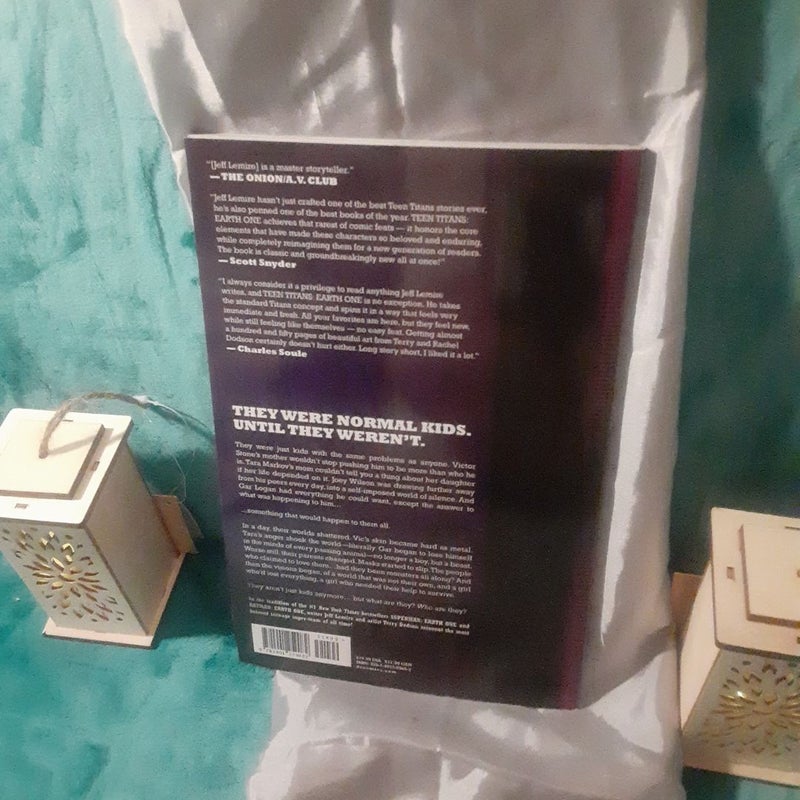 Teen Titans Earth One Vol. 1 by Jeff Lemire, Paperback Pangobooks