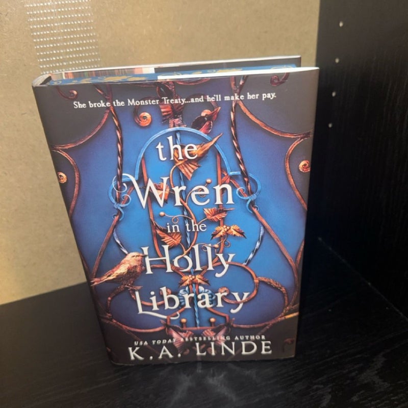 The Wren in the Holly Library (Deluxe Limited Edition)