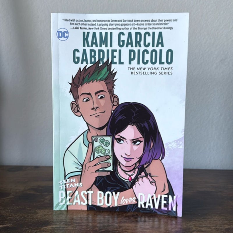 Teen Titans: Beast Boy Loves Raven