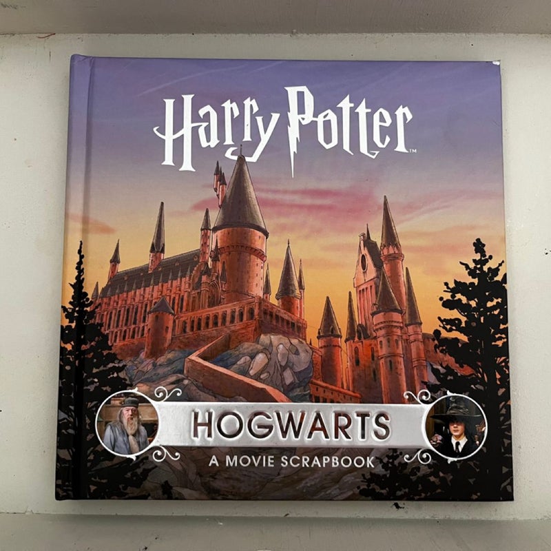 Harry Potter: Hogwarts: a Movie Scrapbook