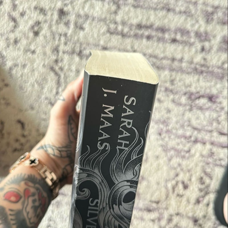 A Court of Silver Flames (Barnes and Noble Exclusive Edition)