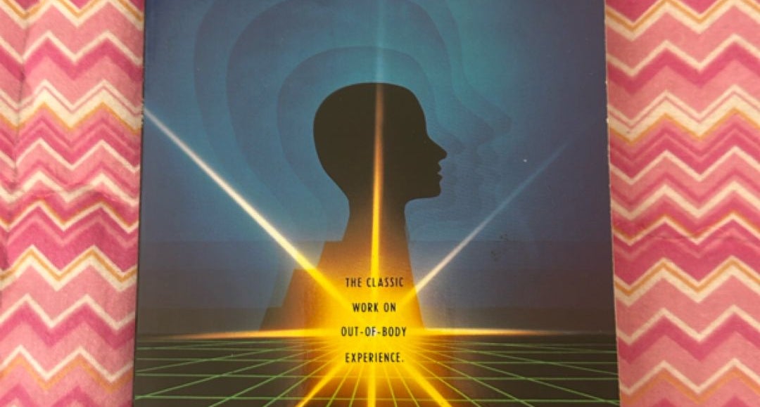 FAR JOURNEYSーJOURNEYS OUT of the Body Amazon.com: Journeys Out of the Body: The Classic Work on