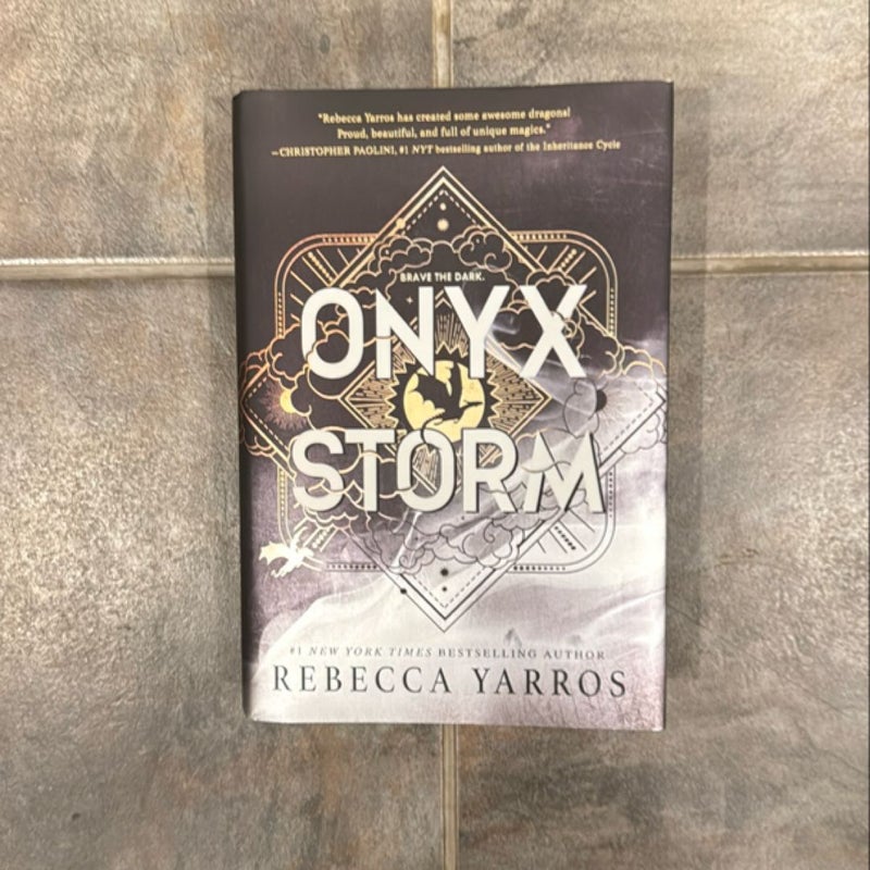 Onyx Storm (Standard Edition)