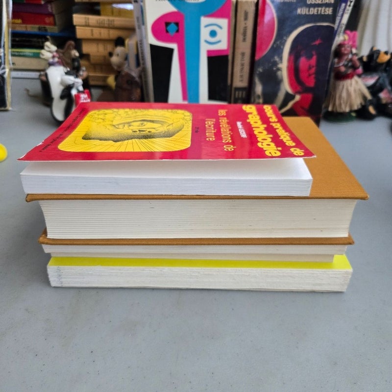 Lot of 5 Vintage French Books on Graphology