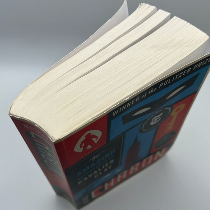 The Amazing Adventures of Kavalier and Clay (with Bonus Content)