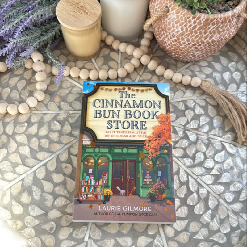 The Cinnamon Bun Book Store (Dream Harbor, Book 2)