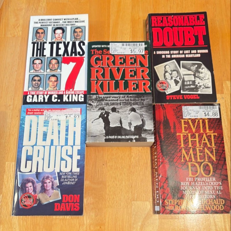 The Search for the Green River Killer  (A True Crime Bundle)