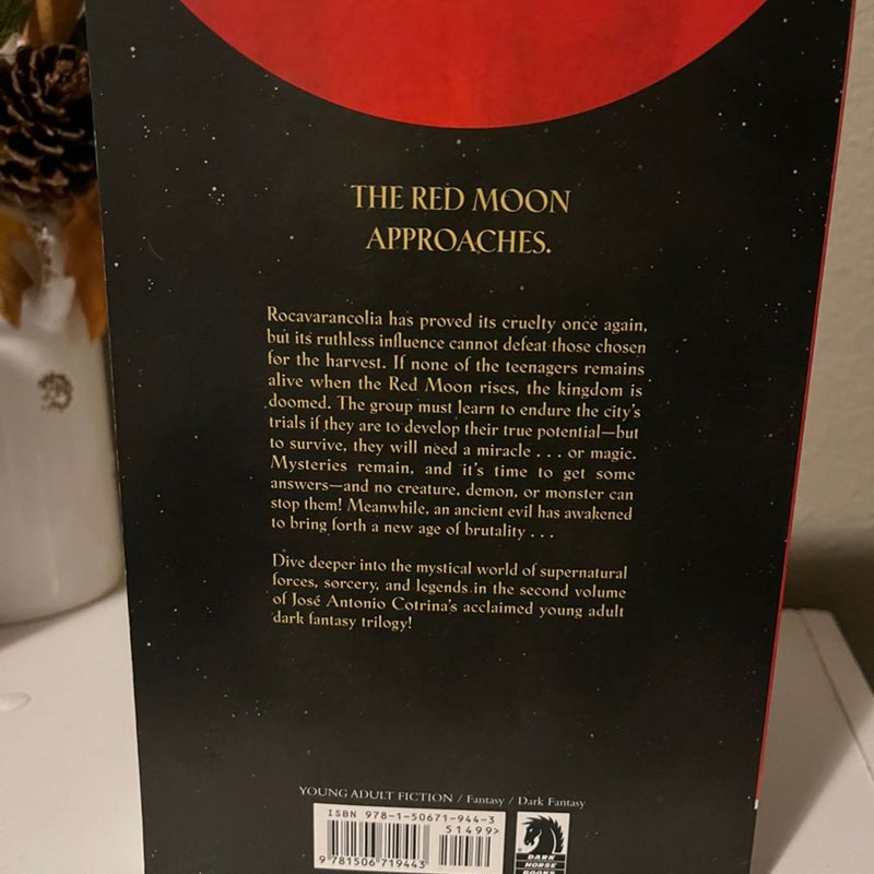 The Cycle of the Red Moon Volume 2: the Children of Darkness