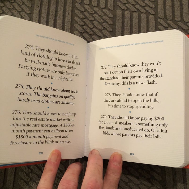 1001 Things Every College Student Needs to Know: (Like Buying Your Books  Before Exams Start) by Harry Harrison, Paperback