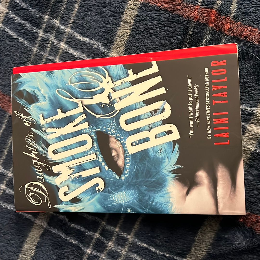 The Daughter of Smoke & Bone Trilogy Paperback Gift Set