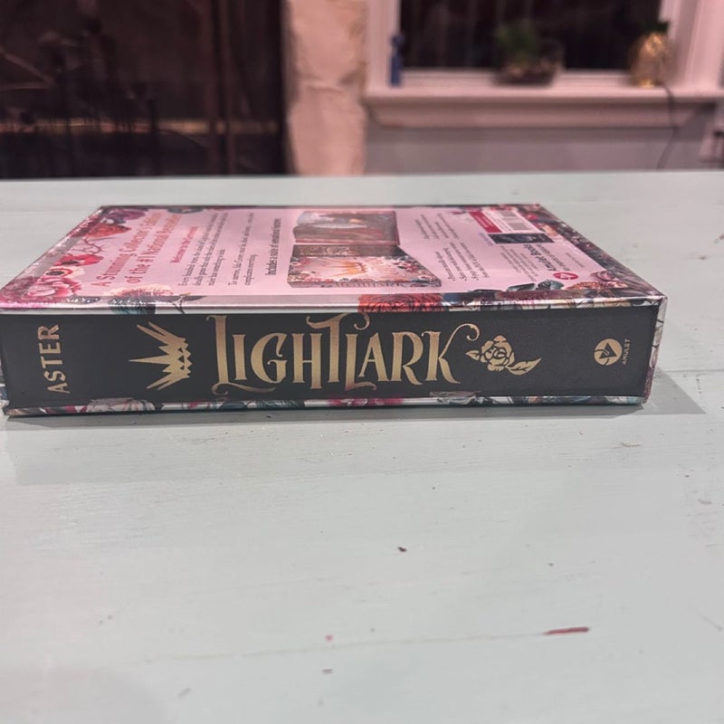 Lightlark: Collector's Edition (the Lightlark Saga Book 1)