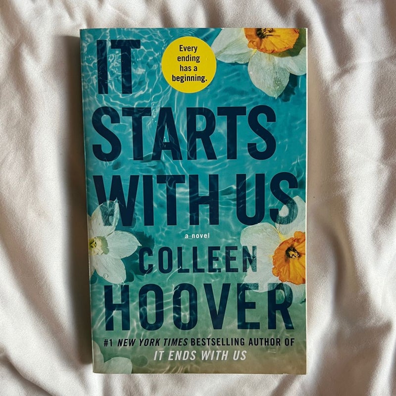 It Starts with Us: A Novel (2) (It Ends with Us): Hoover, Colleen:  9781668001226: : Books