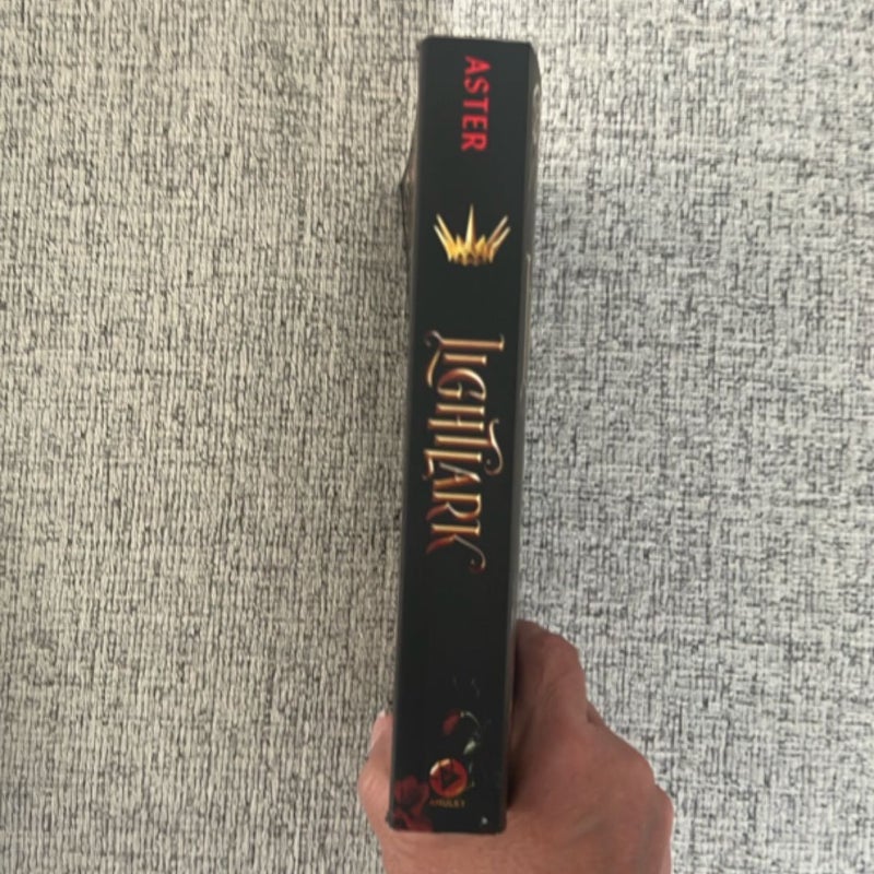 Lightlark (the Lightlark Saga Book 1)