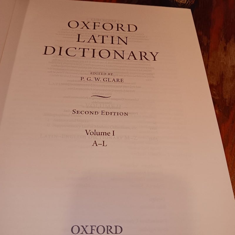 Oxford Latin Dictionary in 2 volume set in slip box 2016
