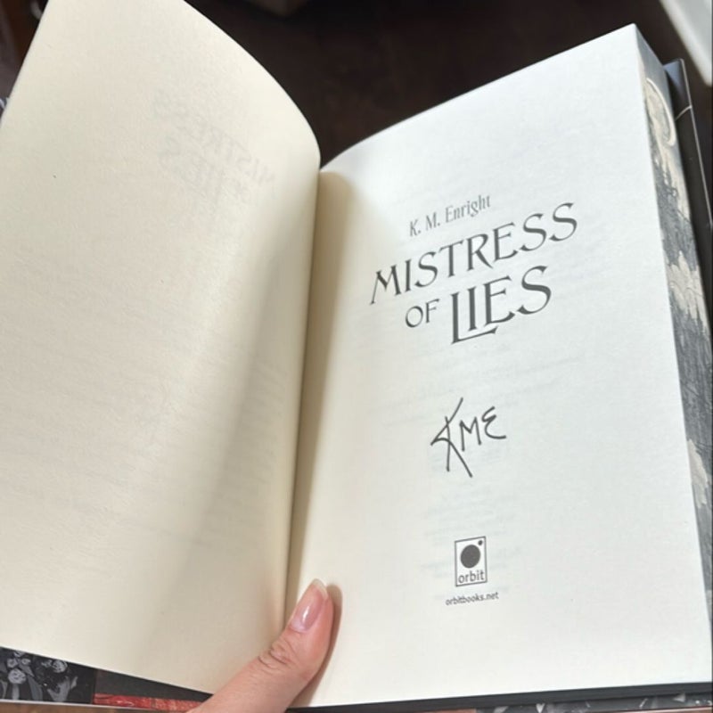 Illumicrate Sprayed Edges Special Edition Mistress of Lies