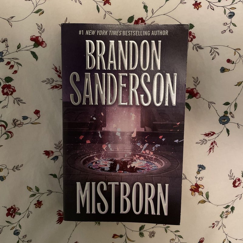 Mistborn by Brandon Sanderson, Paperback