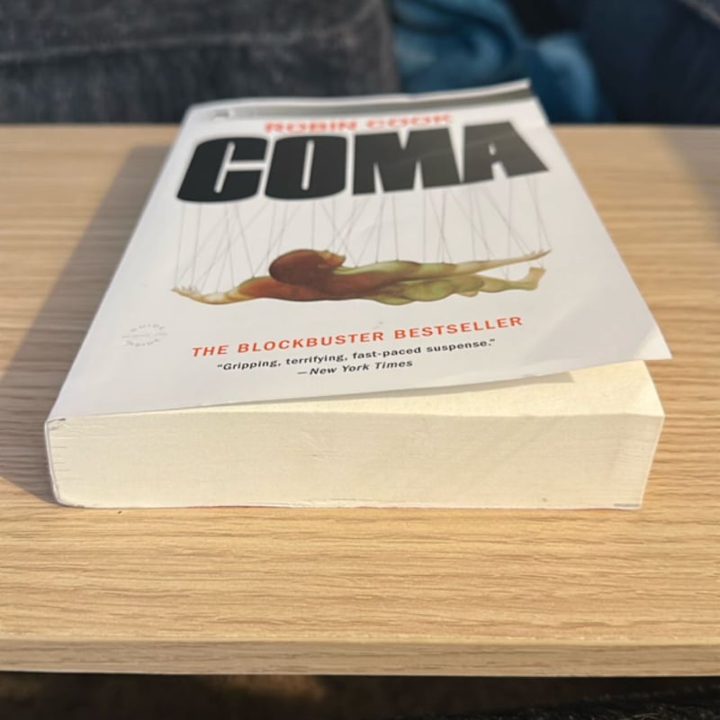 Coma by Robin Cook, Paperback | Pangobooks