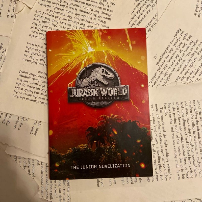 Jurassic World: Fallen Kingdom: the Junior Novelization (Jurassic World: Fallen Kingdom)