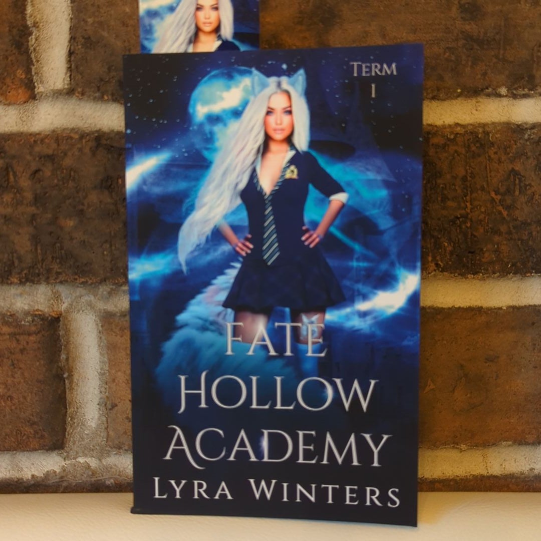 Fate Hollow Academy *signed* by Lyra Winters, Paperback | Pangobooks