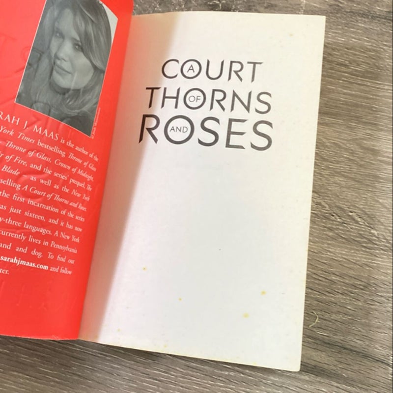 A Court of Thorns and Roses UK cover oop