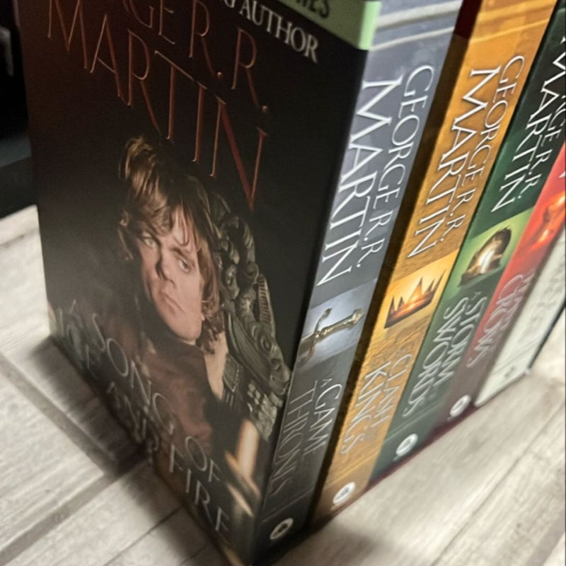 George R. R. Martin's a Game of Thrones 5-Book Boxed Set (Song of Ice and Fire Series)